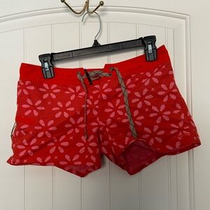 Patagonia women’s flower pattern board shorts red pink